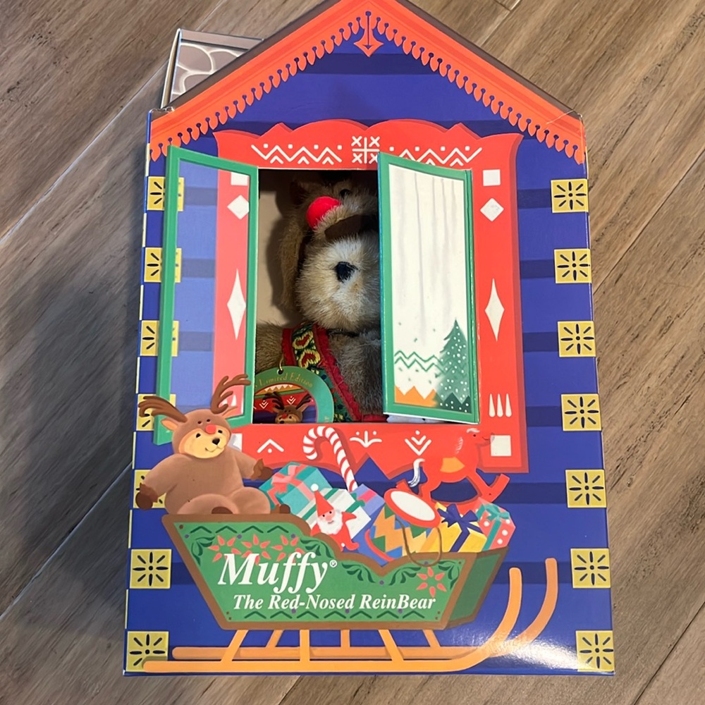 NIB Muffy the Red-Nosed Reindeerr Muffy Vanderbear Bear 1996 Limited Edition.